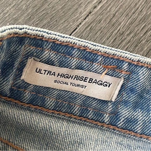 Social Tourist Light Wash Heart Patch Ultra High-Rise Baggy Jeans Sz 25/1Reg Y2K - Picture 7 of 10